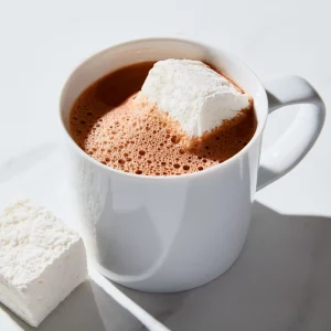 Bebida de Chocolate Quente com Marshmallow